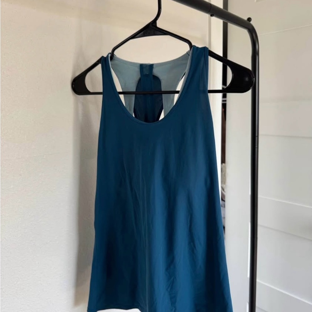 LULULEMON SLEEVELESS WORKOUT TANK TOP w/ BUILT IN BRA